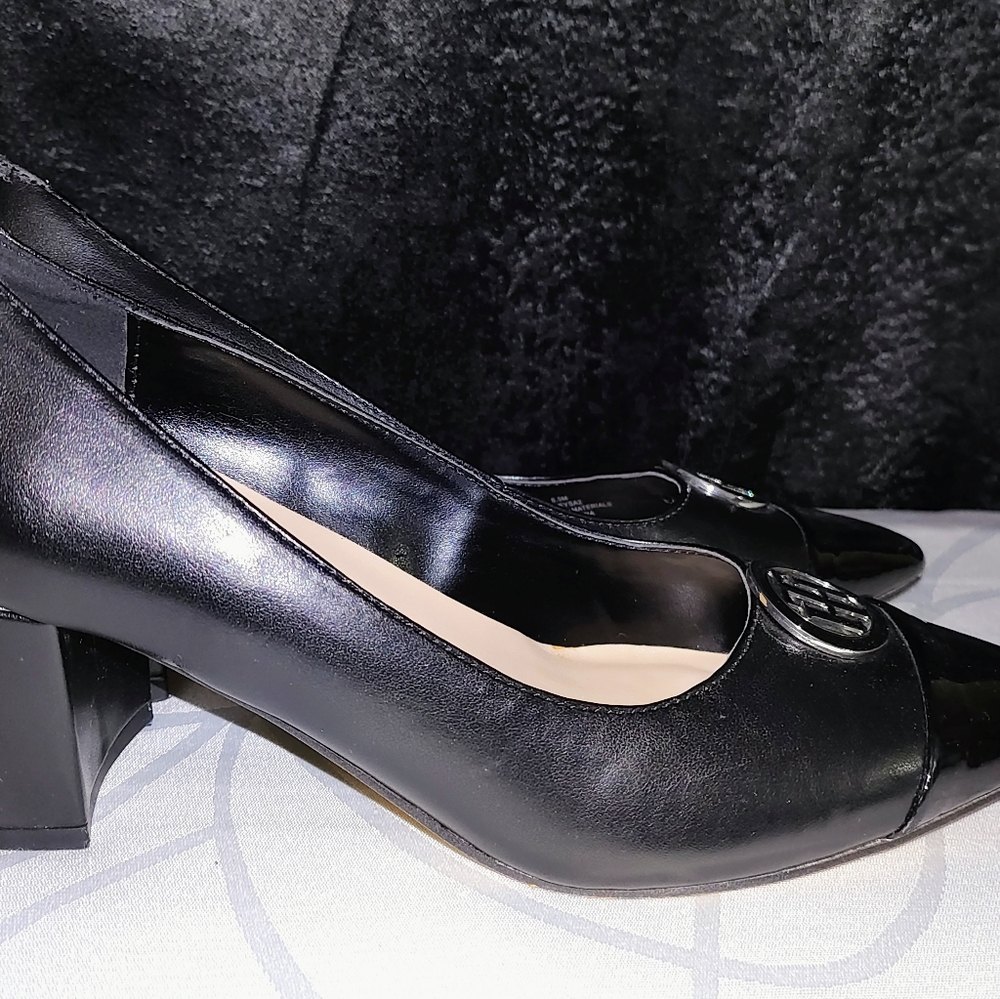 Tommy Hilfiger Women's Black Pumps with silver heel trim Size 6.5 - Picture 3 of 16